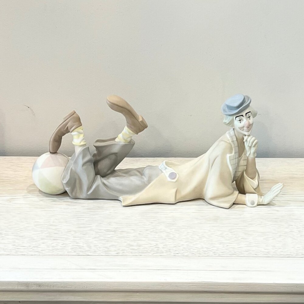 Lladro Clown with Beach Ball #4618 Retired Figurine 14 1/4" long Matte Finish